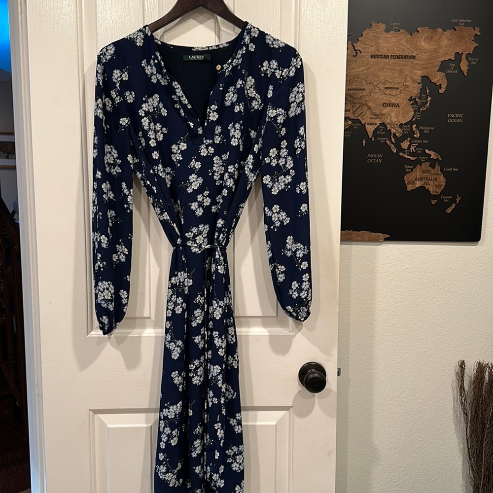 Lauren Ralph Lauren blue Floral size 6 long sleeve Midi Dress